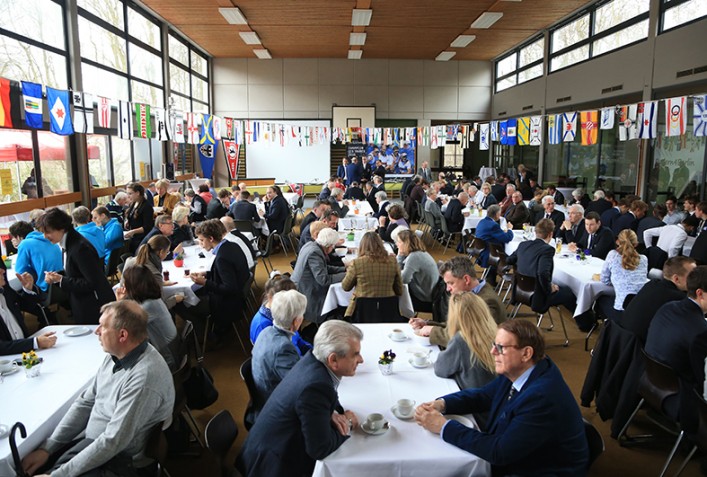 Festlicher Rahmen für den 1. Berliner Rudertag mit über 200 Gästen in der Sporthalle des LLZ Rudern am Hohenzollernkanal Foto: Jürgen Engler
