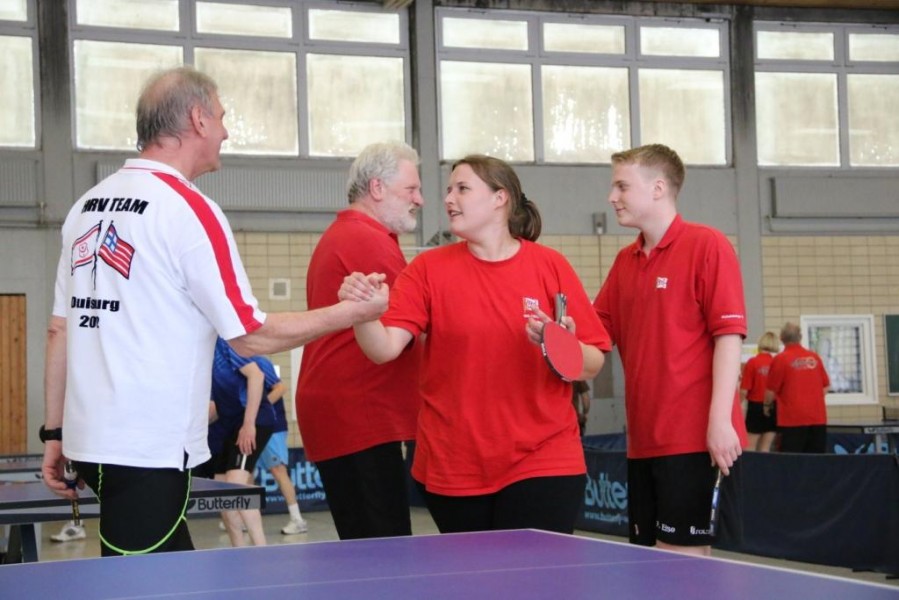 Faire Gratulationsszenen in derTurnierhalle Foto: Frank Sonnemann